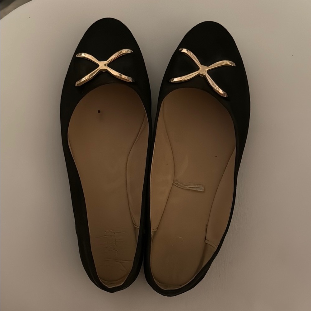 Elegant Black Flats with Gold Accent